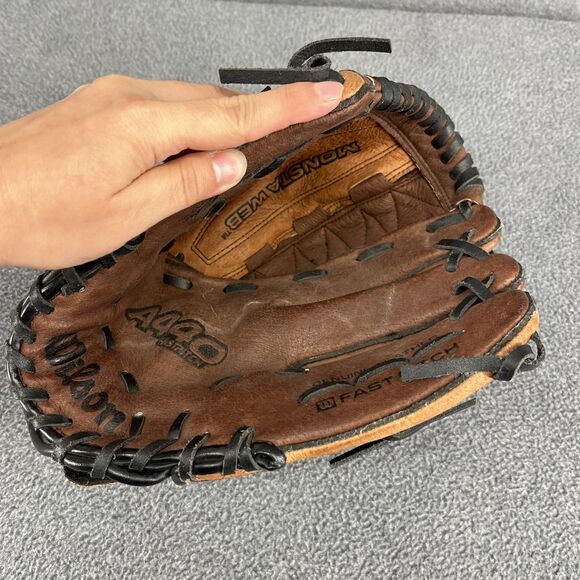 Wilson A440 11.5” Girl’s Monster Web Fastpitch Softball Glove Left Hand FP 115 - Picture 4 of 9